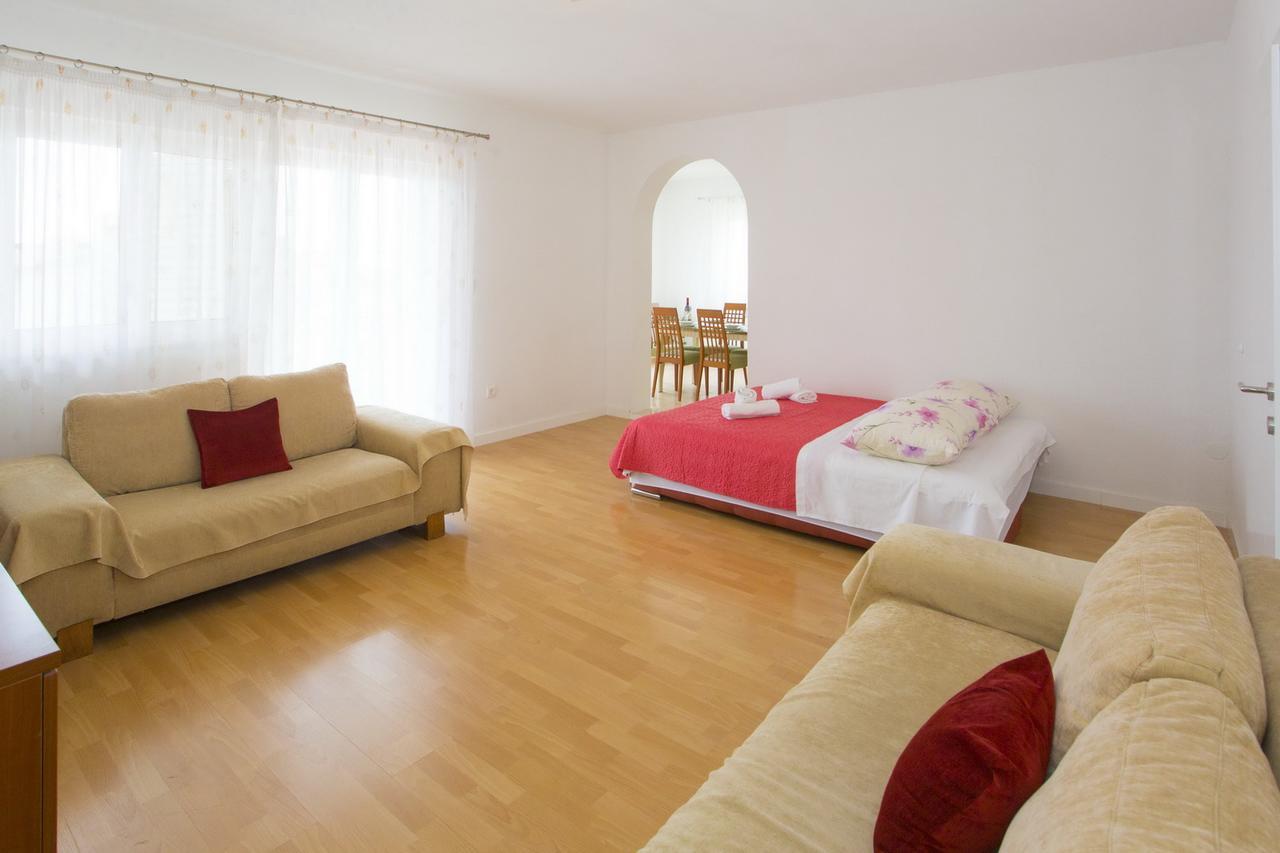 Apartments Blazevic Макарска Экстерьер фото