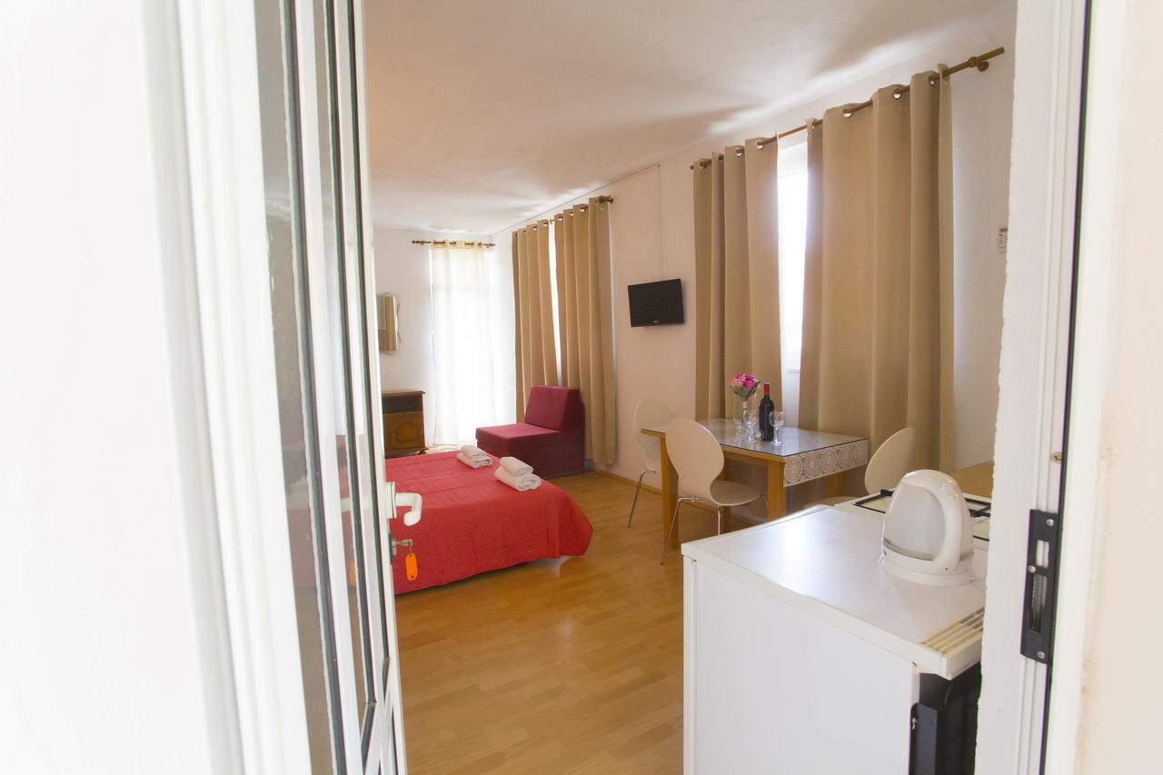 Apartments Blazevic Макарска Экстерьер фото